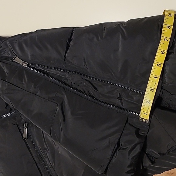 BCBG hooded puffer winter coat, with super soft sherpa style material inside. - Picture 13 of 14
